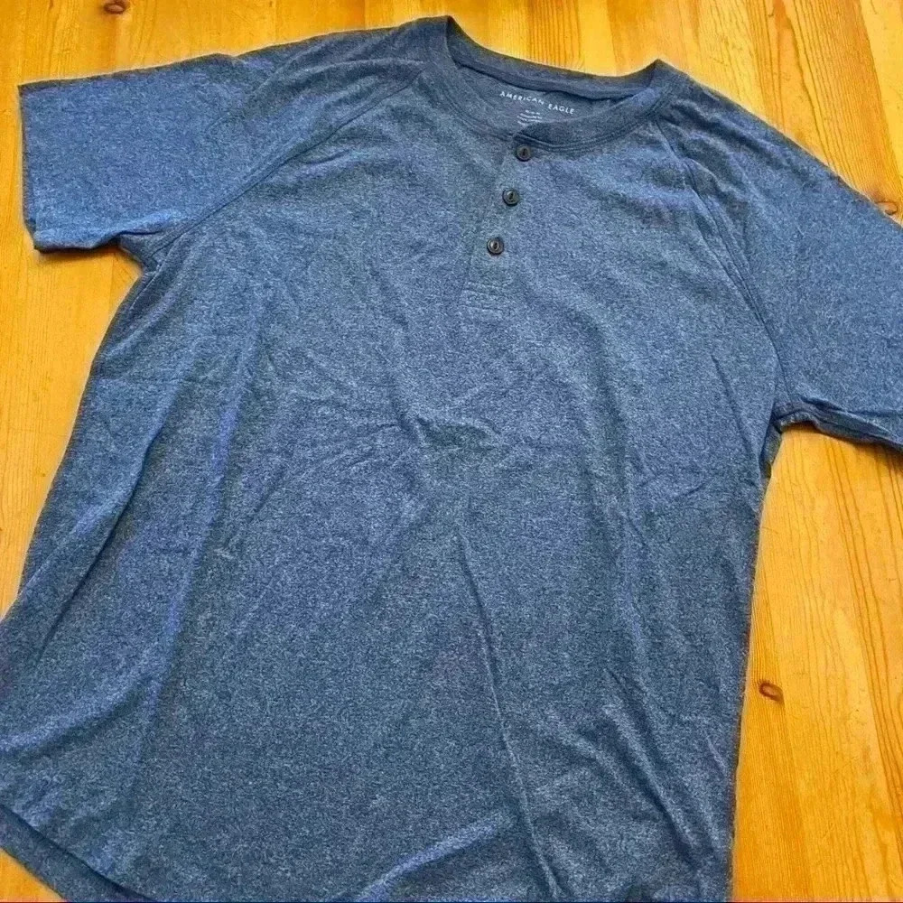 American Eagle Henley men’s M